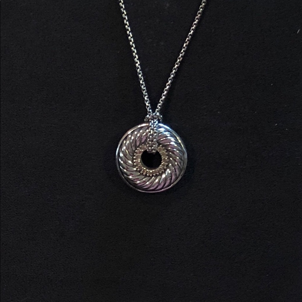 PRICE DROP  David Yurman Circle Pendant w Diamonds